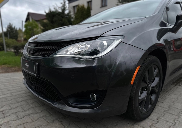 Chrysler Pacifica cena 108000 przebieg: 117000, rok produkcji 2018 z Olsztynek małe 781